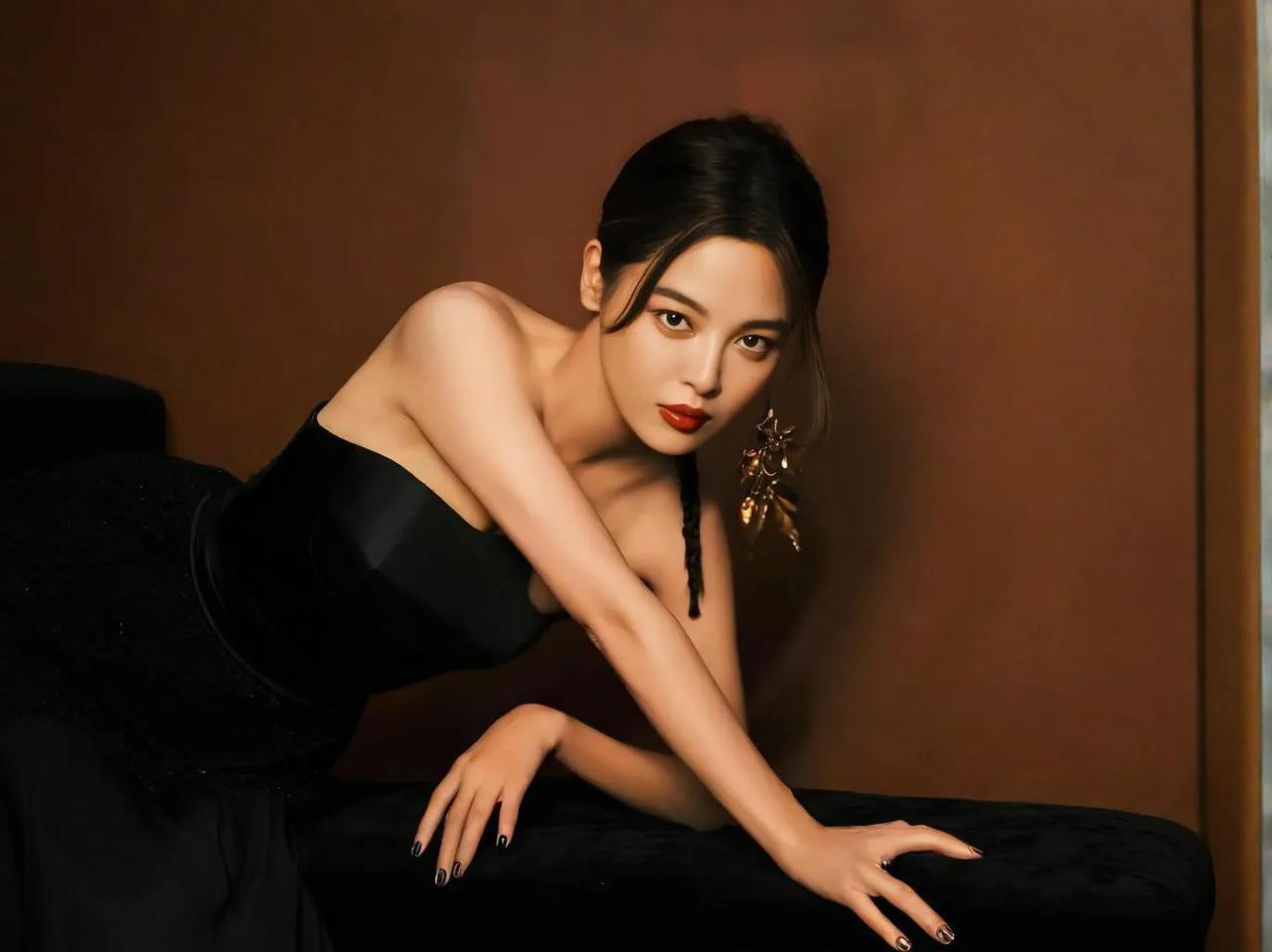 #如何评价演员辛芷蕾#演员辛芷蕾以其出色的演技、独特的魅力、努力与坚持以及社会影