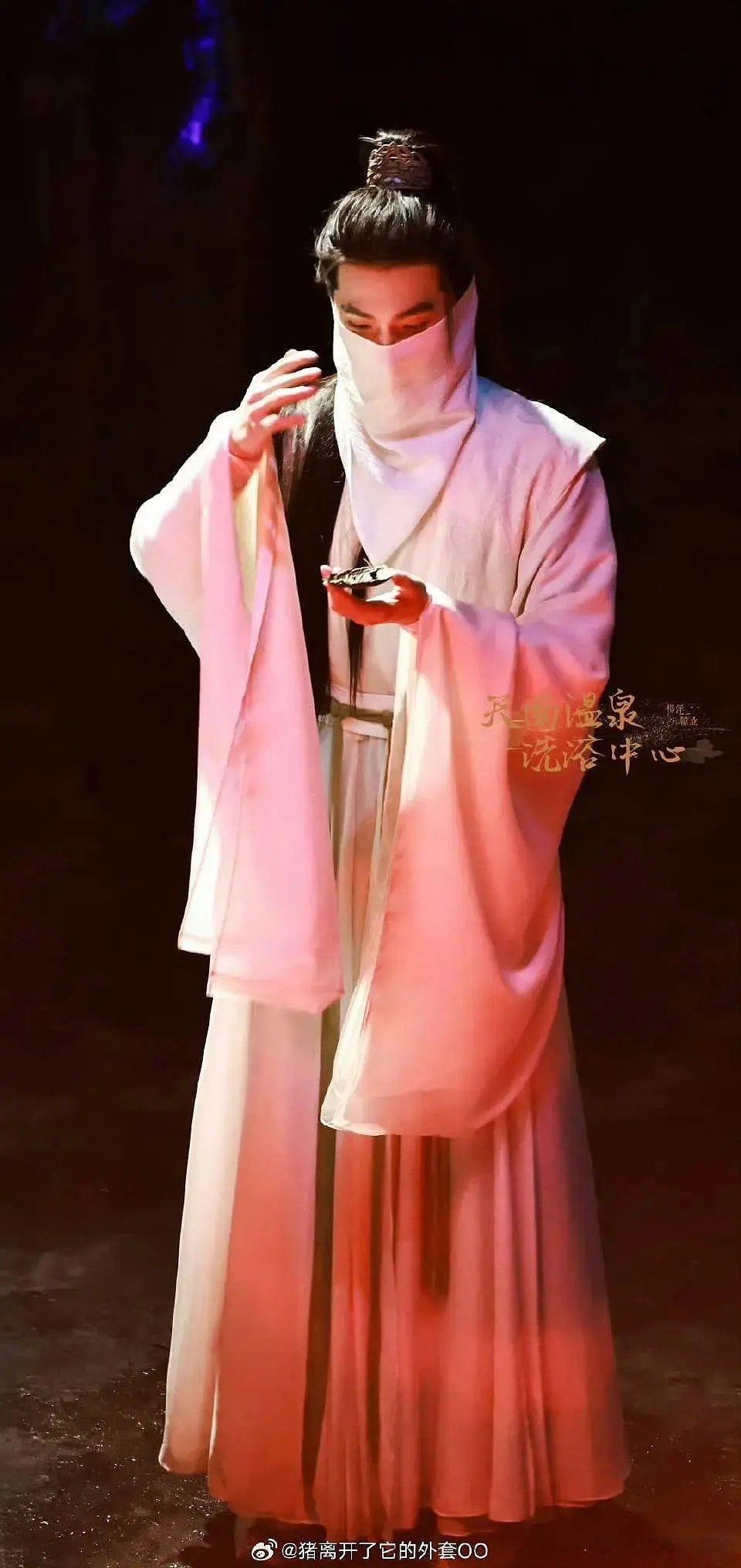 眉眼不好看的人不要搞纱布造型 ​​​