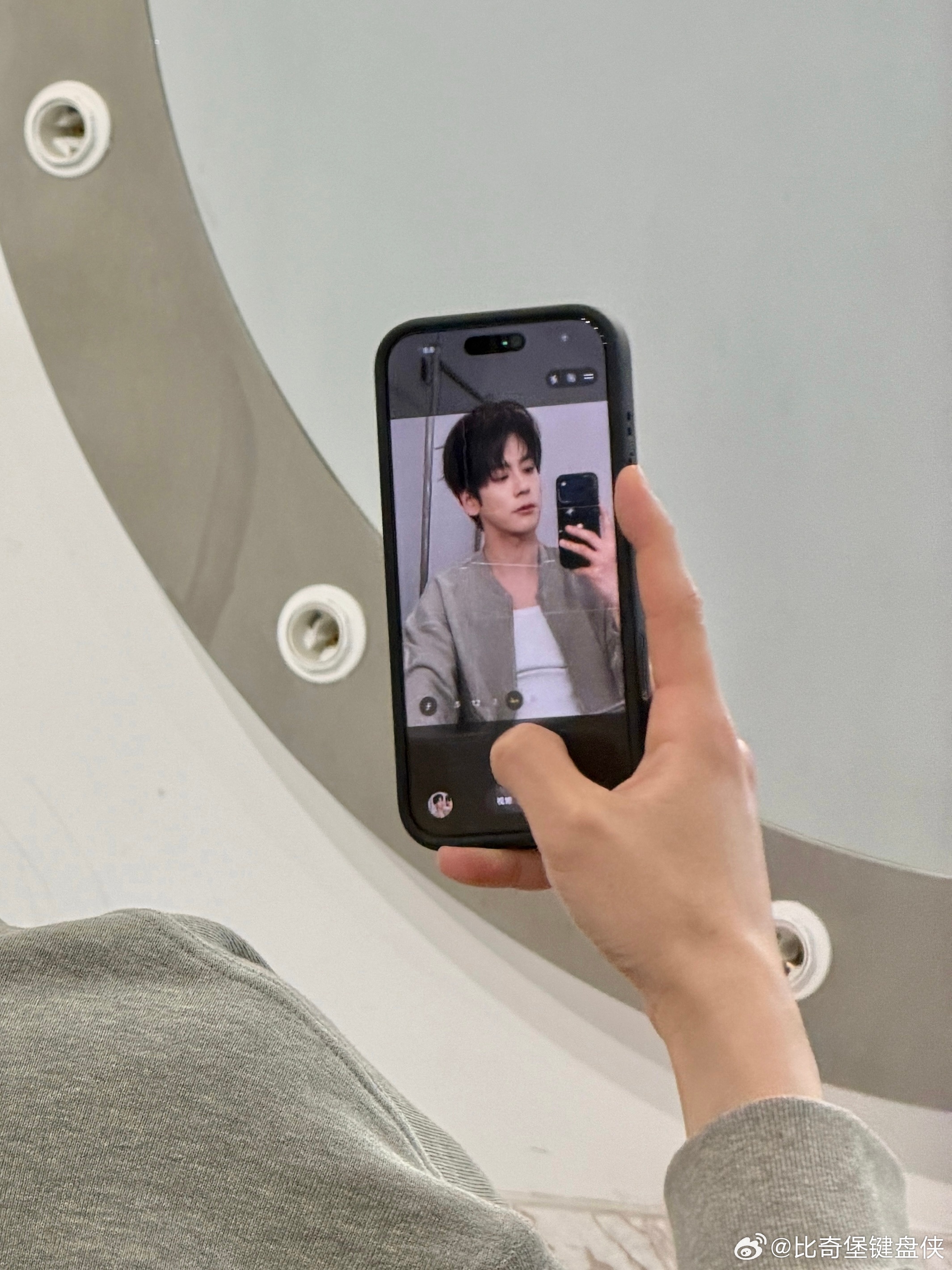 郑合惠子新剧叫魏哲鸣老公要不说陪伴是最长情的告白呢，看到郑合惠子和魏哲鸣的新剧就