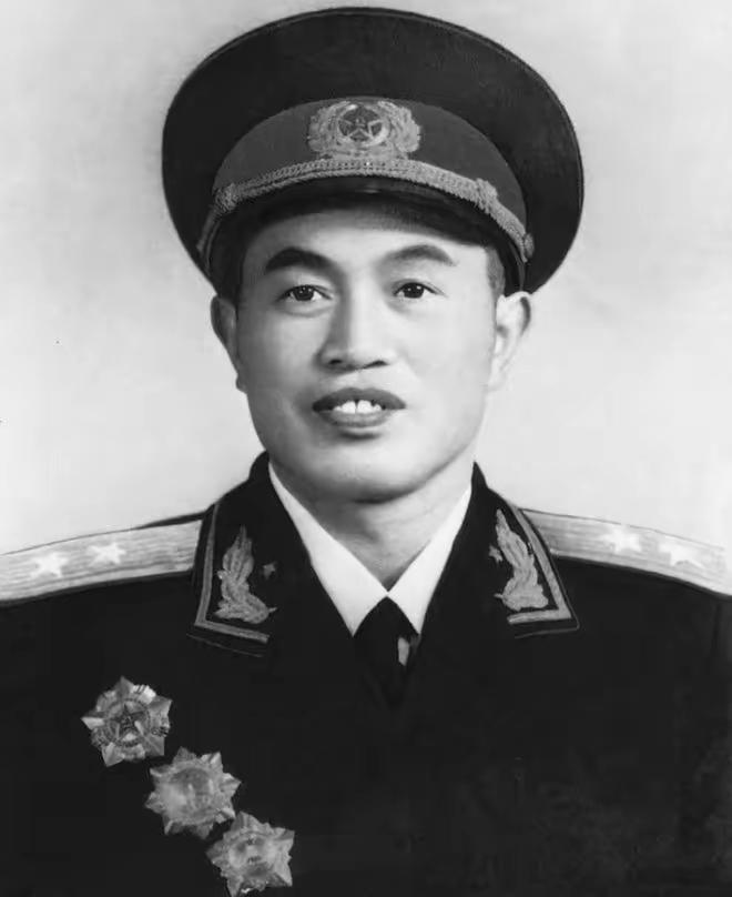 皮国宏：名将长子的命运悲歌
 
皮国宏，是开国中将皮定均的长子，按理来说，他的人