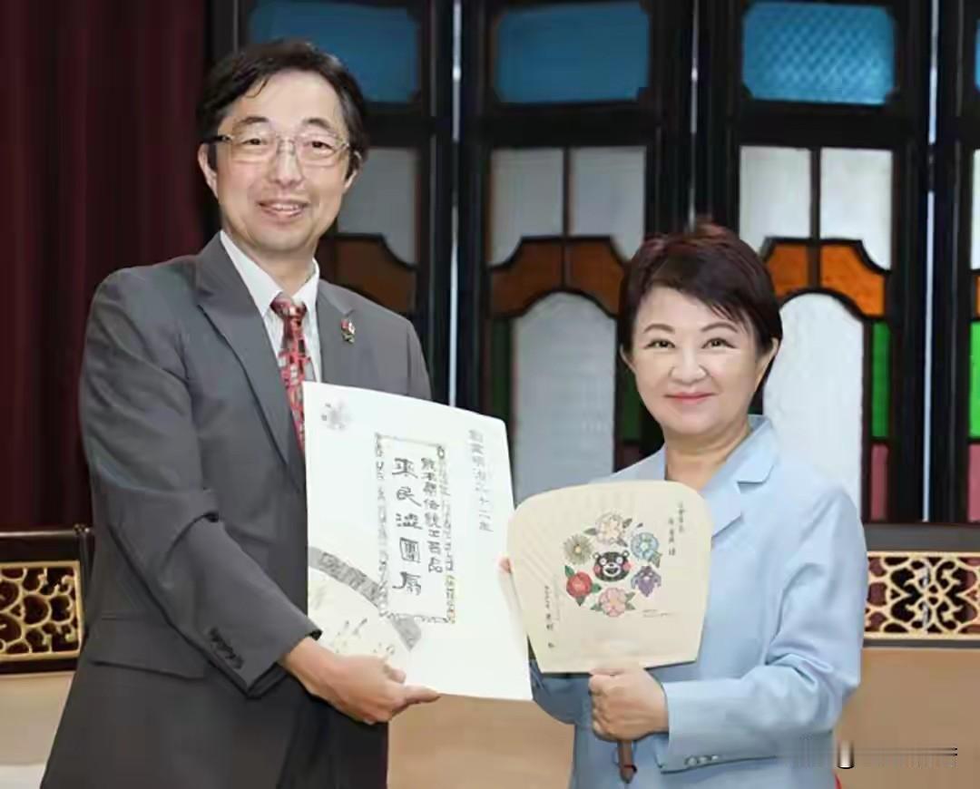 日本地震，台湾国民党员卢秀燕直接捐款10万美元，以表对日本熊本地震的关切。对于日