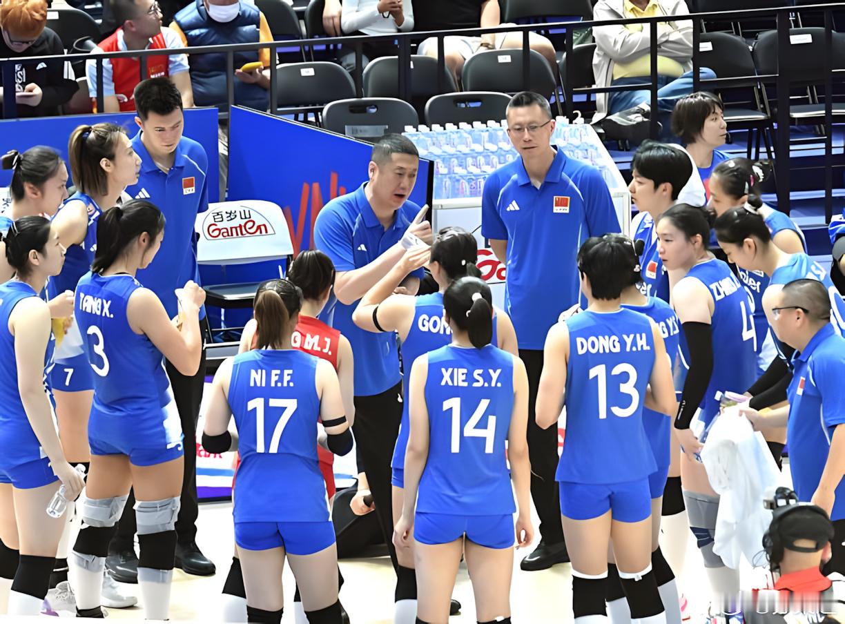 国际排坛动态中国女排1比3多米尼加队转一篇香港球迷的文章 世界女排联赛分站赛的激