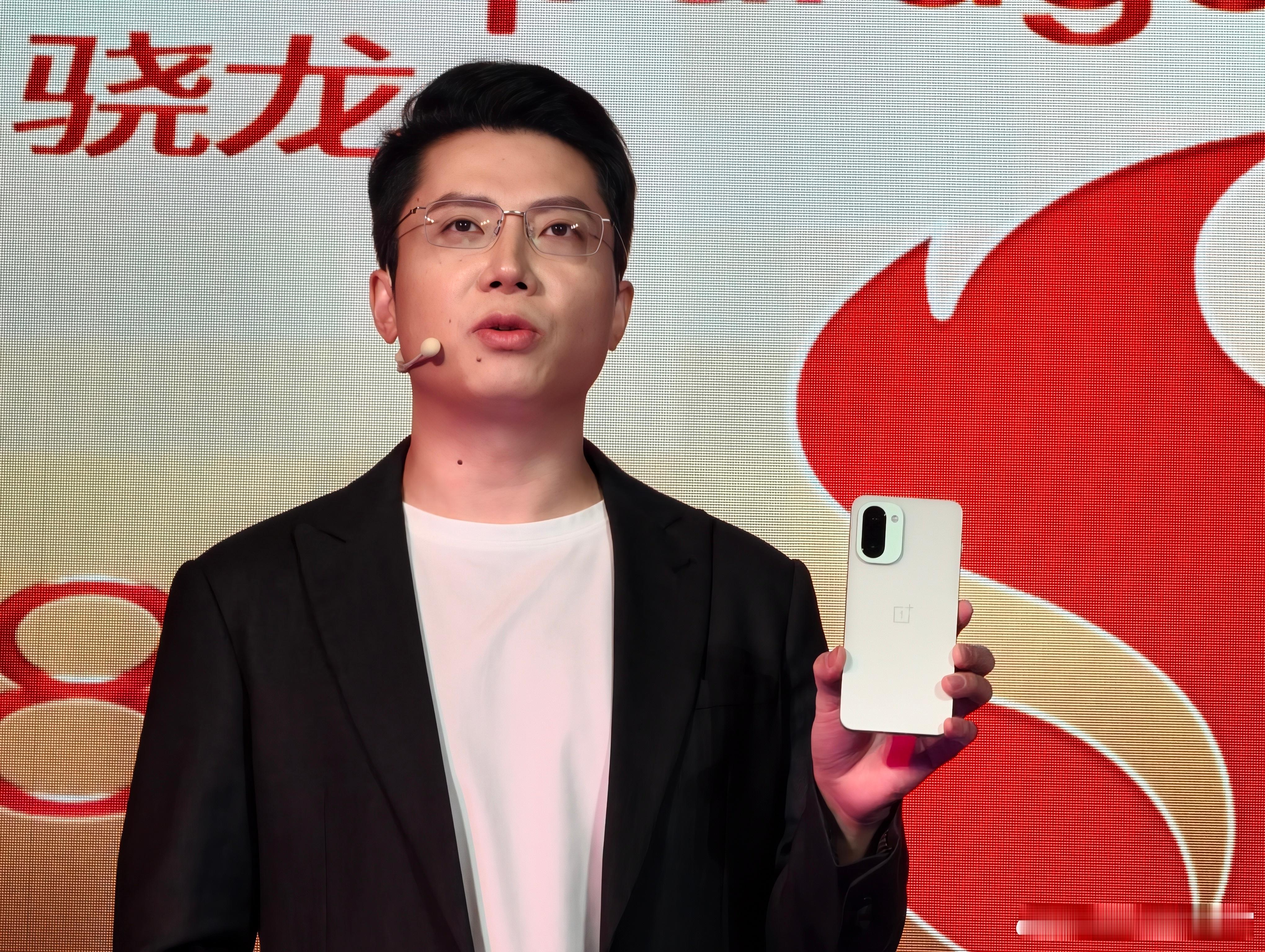 骁龙8 Gen5安兔兔跑分突破356万分，看定位是高过骁龙8至尊版的，一加Ace