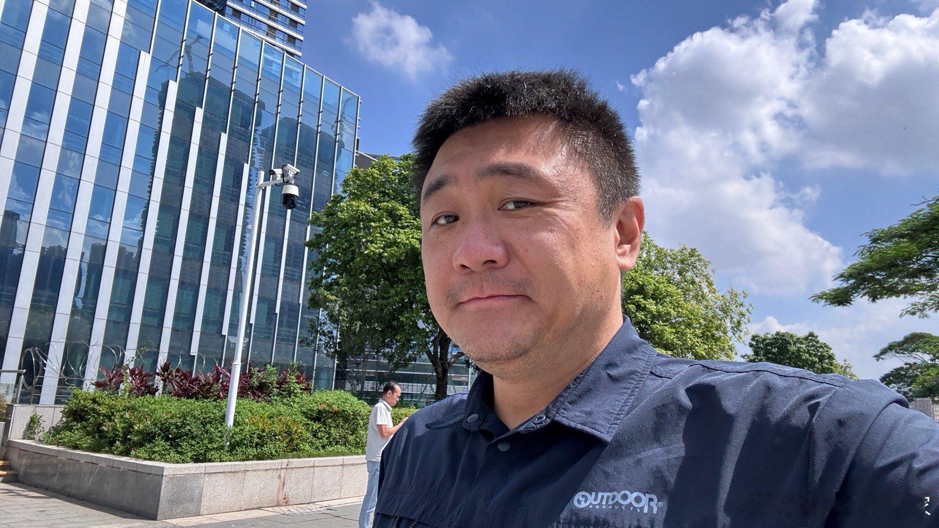 在深圳去赶高铁，坐了一个aion S的网约车，车况堪称战损级，右侧从前撞到尾，玻