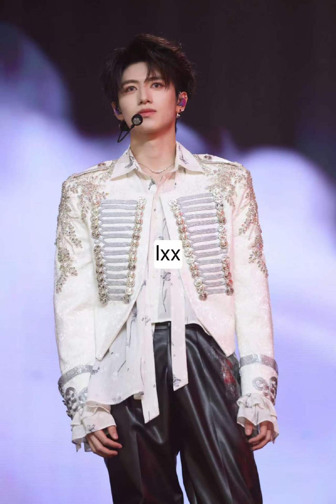 朱志鑫因为我的天使就在面前 朱志鑫白马王子妆造 朱志鑫因为我的天使就在面前！ 