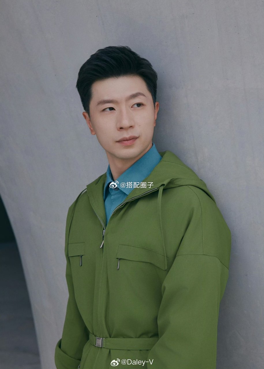 马龙prada活动造型马龙prada绿色夹克特别清新白嫩的马龙~ 
