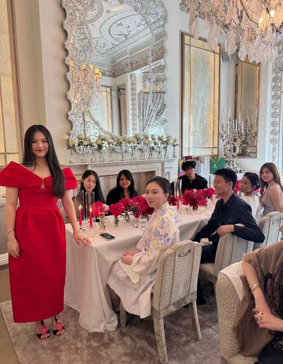 有钱人都这么玩了吗？

王诗龄16岁了，李湘花了大钱，给她在伦敦庆生：水晶吊灯的