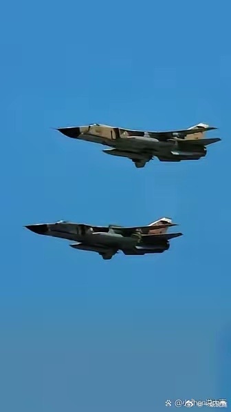 以色列空军这次是真动手了，直接奔着德黑兰去，炸得那叫一个狠，防空警报响彻全城。但