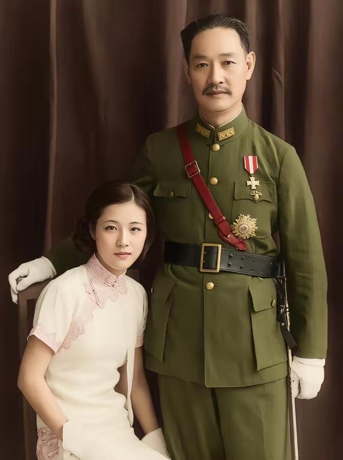 这是1936年抗日将军程潜与第四任妻子郭翼青的结婚照，二人年龄相差38岁，是当时