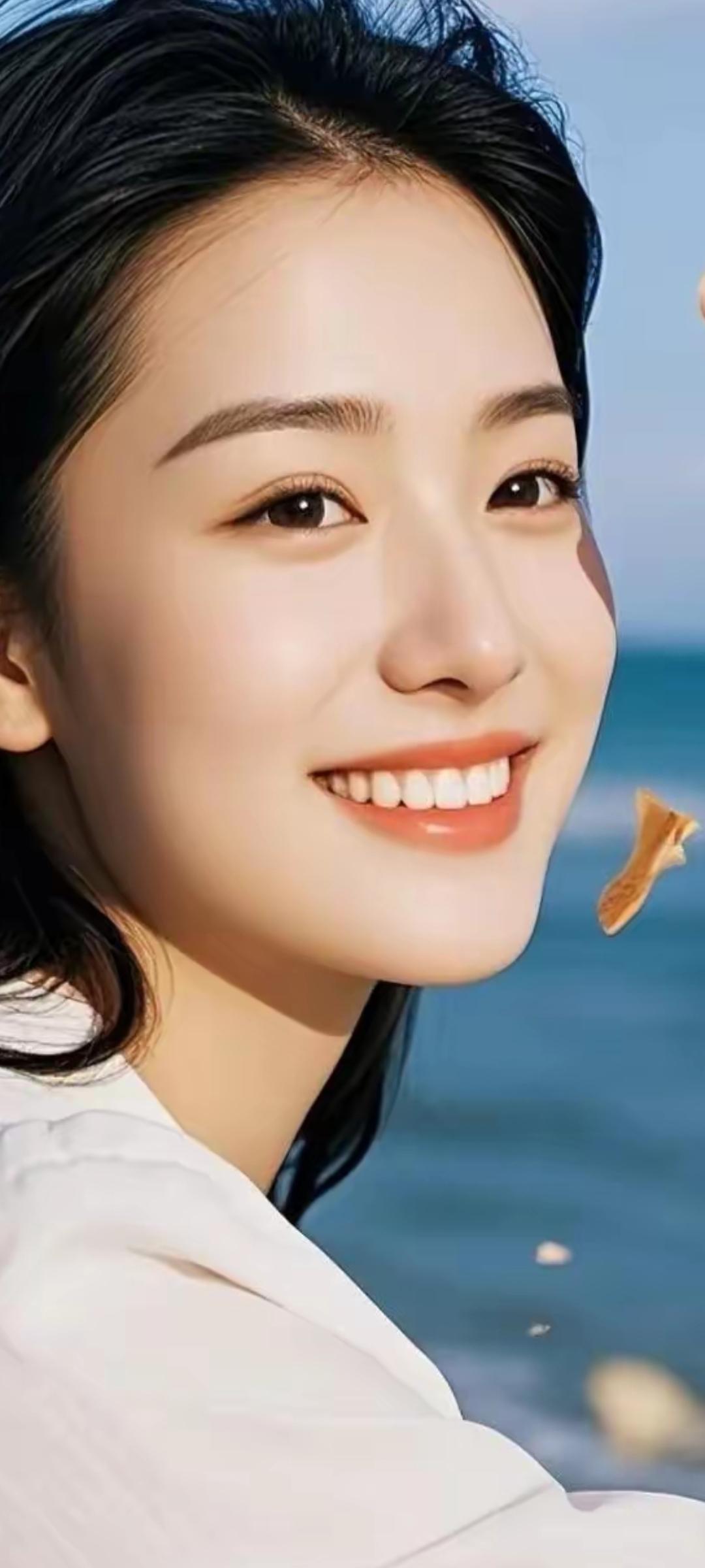 海边微笑，阳光正好，心情舒畅！🌞😊