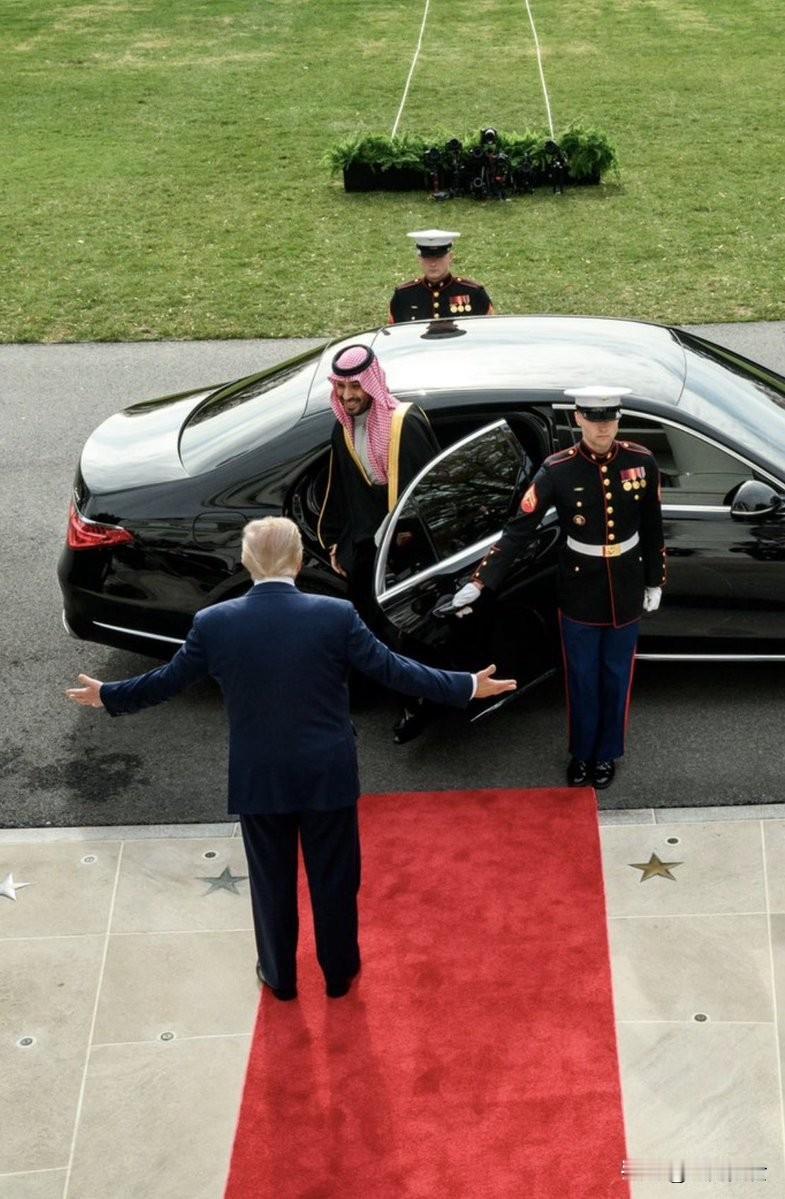 特朗普在椭圆形办公室会见了沙特王储穆罕默德·本·萨勒曼