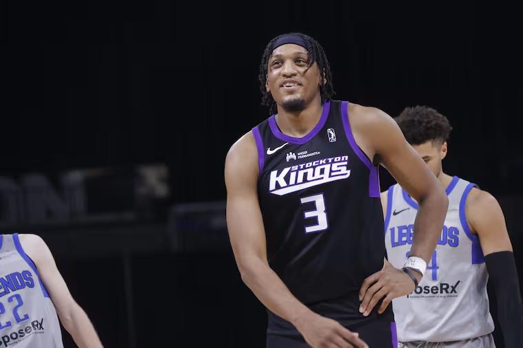 据HoopsHype记者迈克尔·斯科托透露，底特律活塞已经与以赛亚·琼斯签下一份