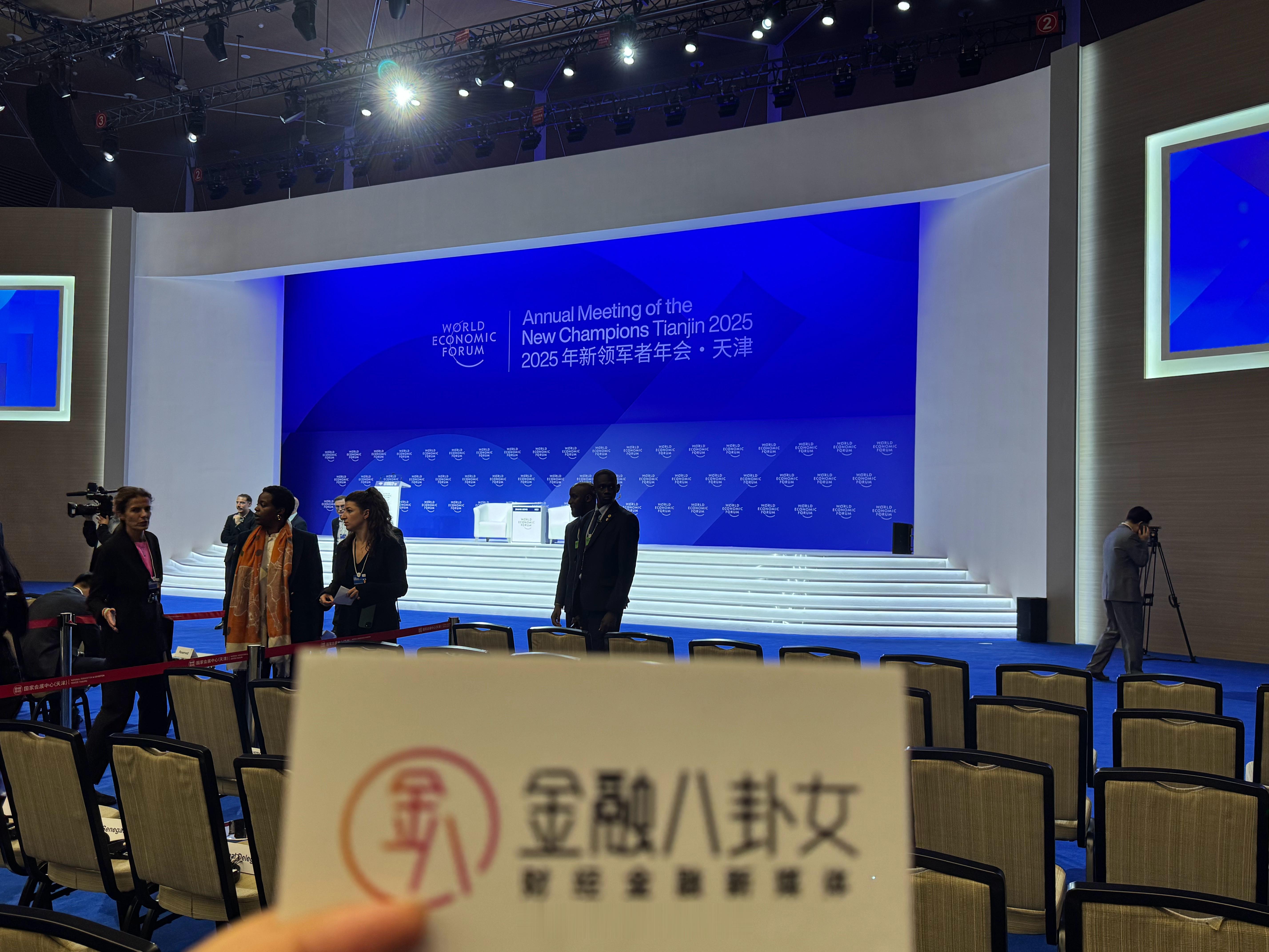 夏季达沃斯向新而行我们来啦，八妹在现场！ ​​​