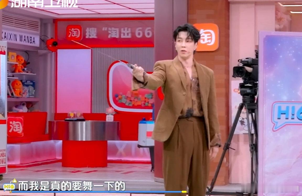 高瀚宇舞剑这块儿是专业的谁能拒绝会舞剑的高瀚宇啊！这波直接戳中我的心巴！你好星期