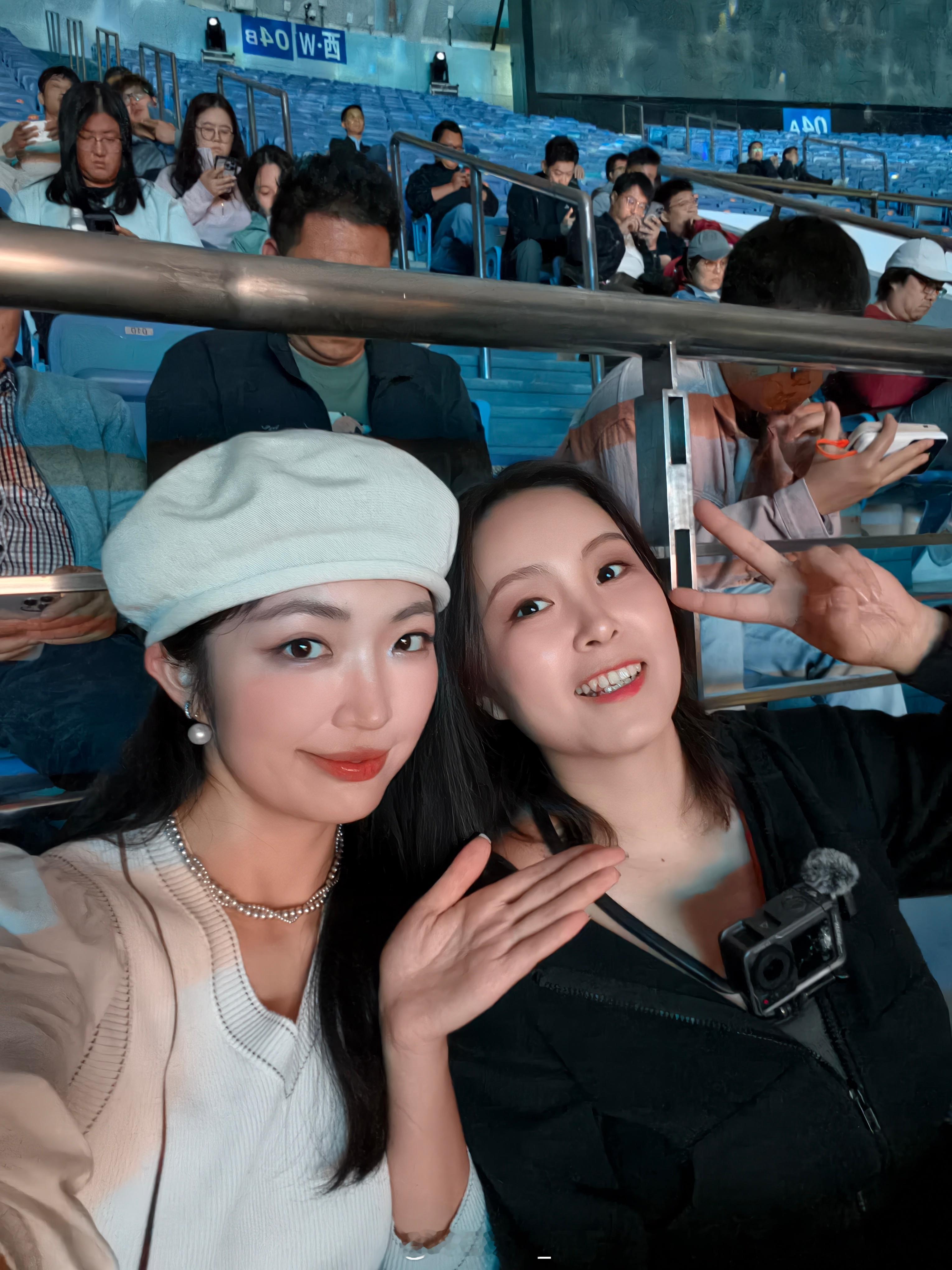 认识了一枚可爱的小姐姐超厉害的双语博主智己LS8今日正式上市大歌碎碎念