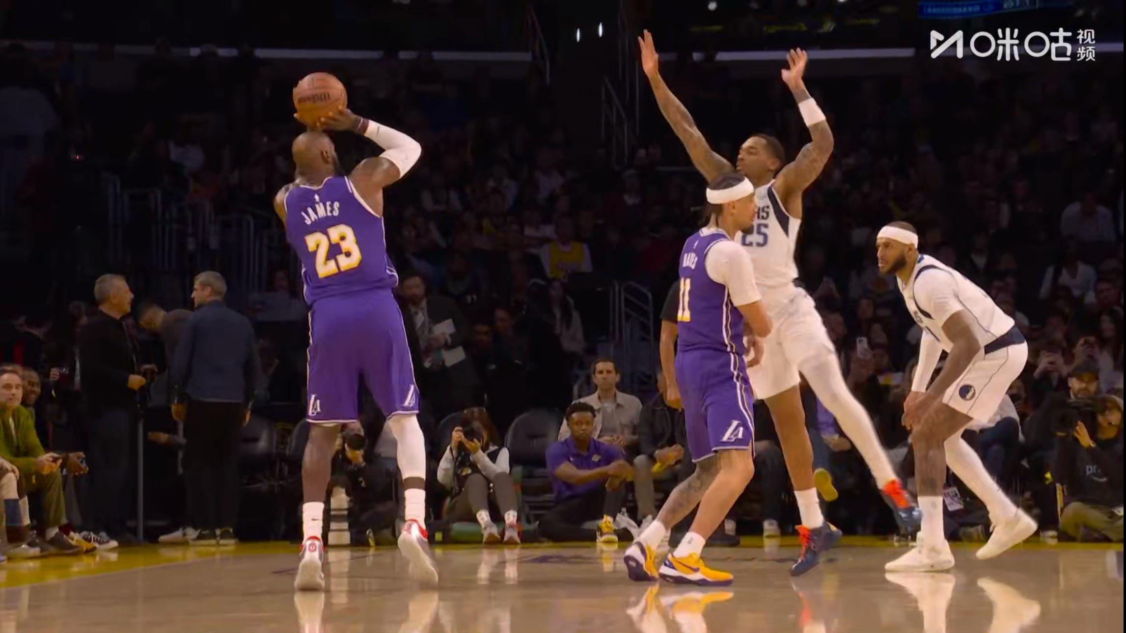 老詹三分手感说来就来！连进俩！独行侠暂停！ 湖人14-4领先。独行侠vs湖人