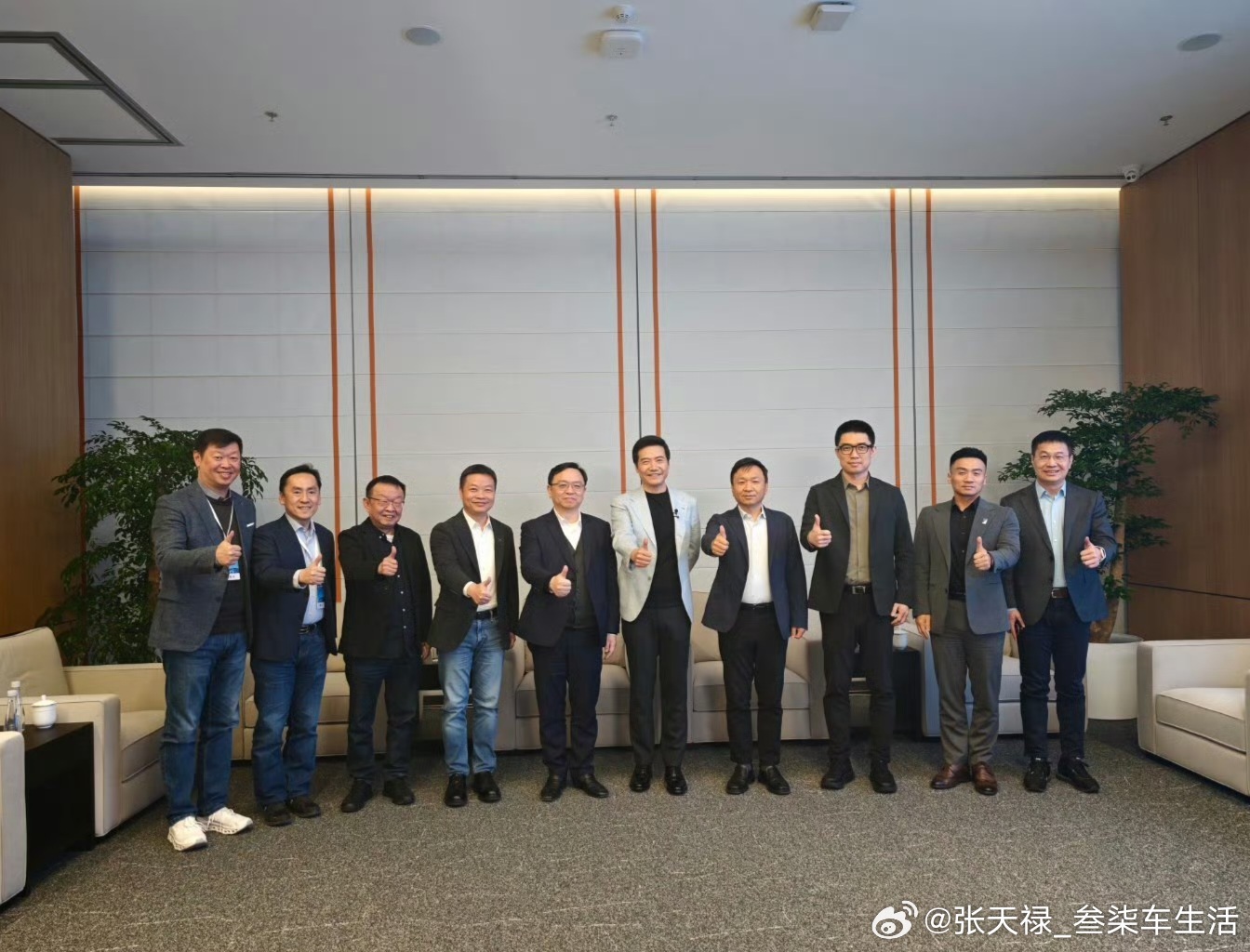 小米新SU7发布会请来半个车圈确实是大咖云集，雷总号召力不一般