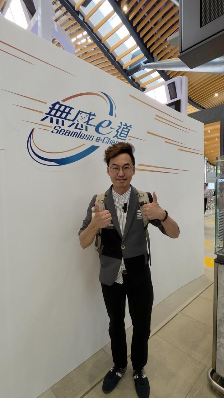 港珠澳大桥香港口岸「无感e-道」实测!直行直过，无须证件刷码，5秒过关非常方便!