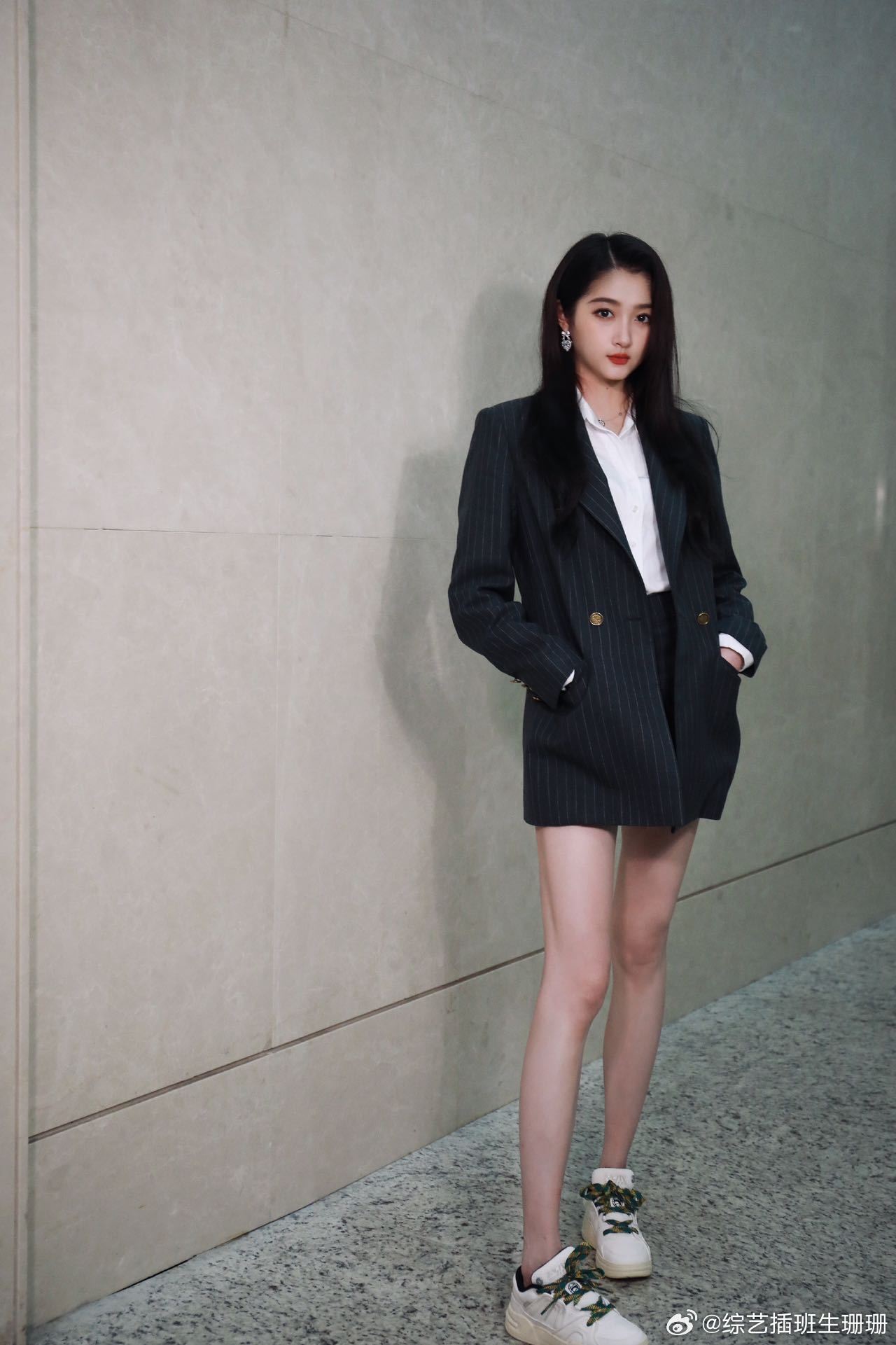 #关晓彤职业装梦回梁爽##王牌对王牌# 西装造型的霸总范儿拉满，梦回能力超强的美