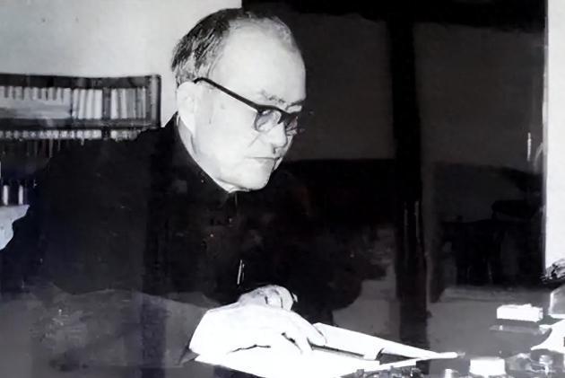 胡乔木为刘少奇起草报告，毛主席阅后写下批语，胡乔木：恕难从命
1951年6月，一