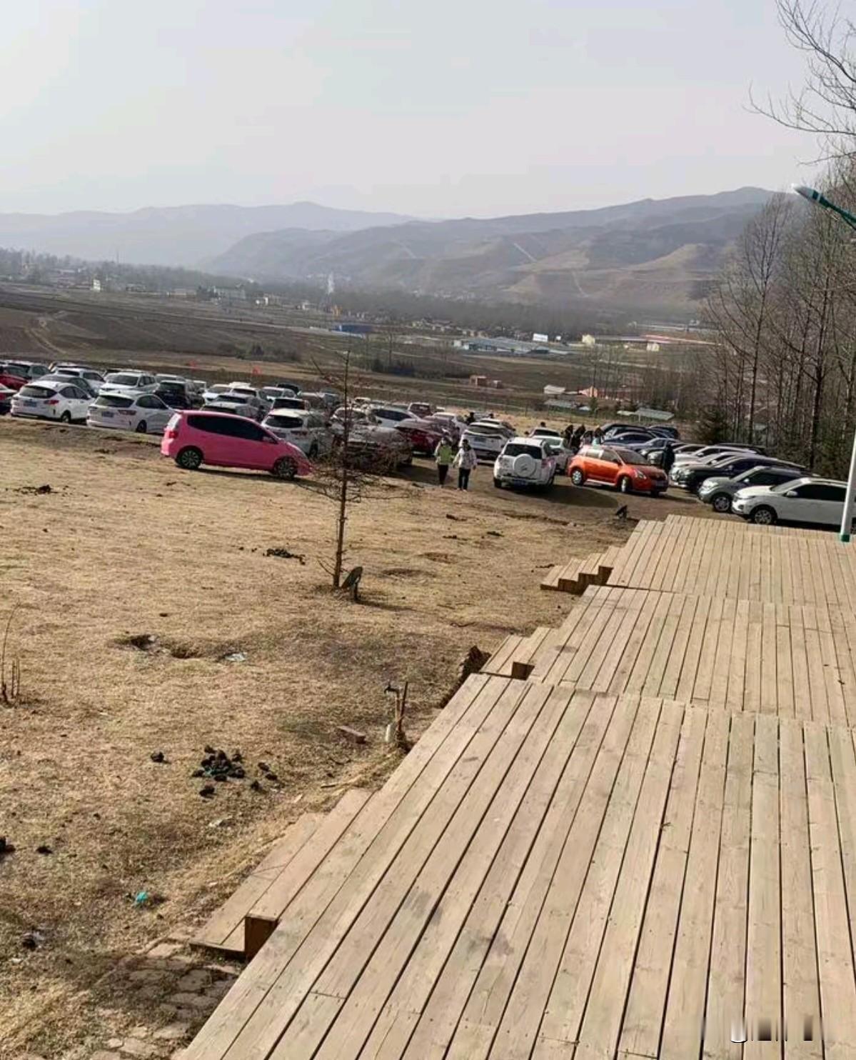 我的家乡每逢到冬季，这个气候条件相对还是比较寒冷的，最冷的时候大概是在零下20度