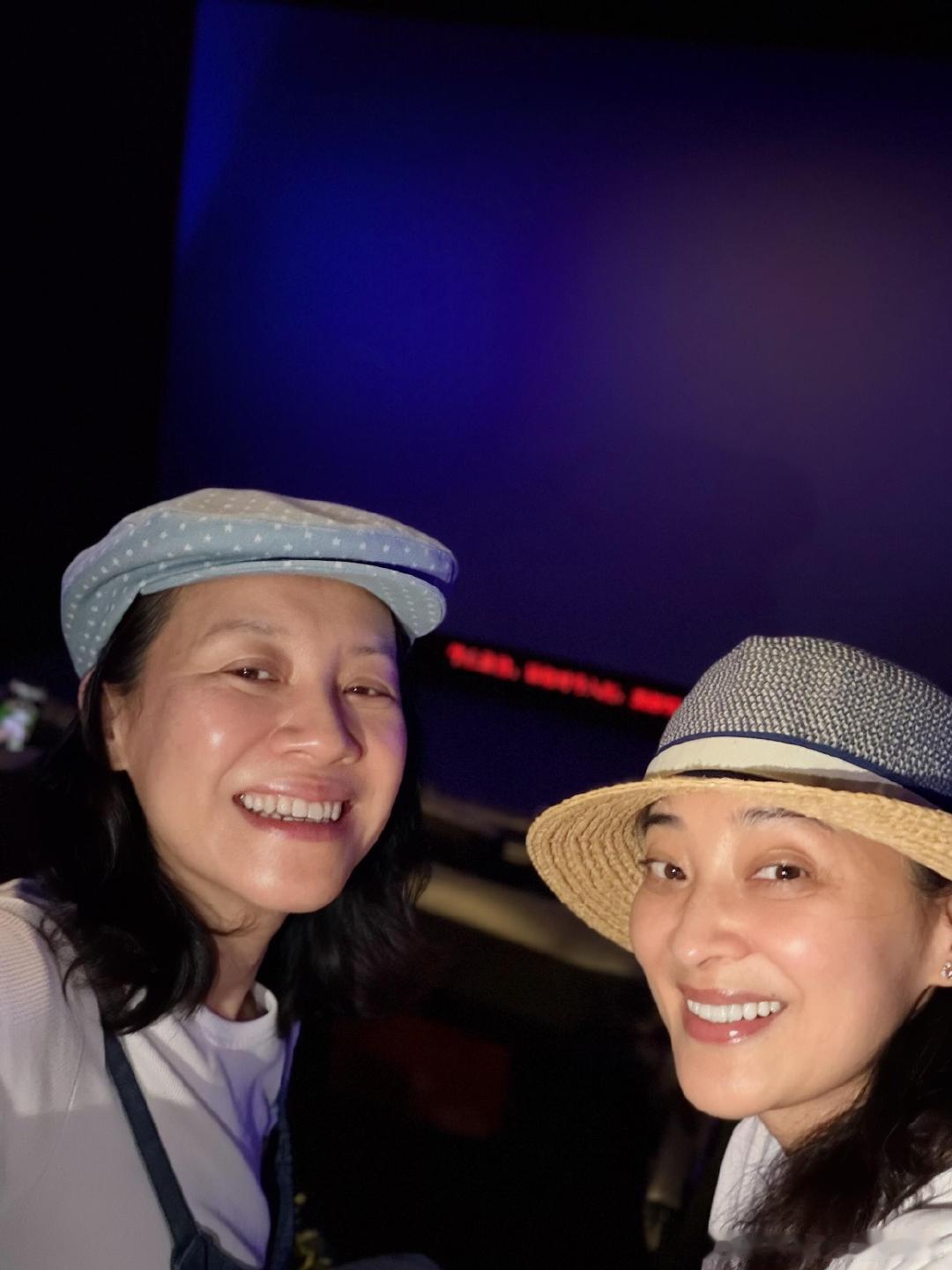 梅婷刘琳一起过六一梅婷刘琳六一合照梅婷刘琳一起过六一， 太喜欢两位老师这种真实不