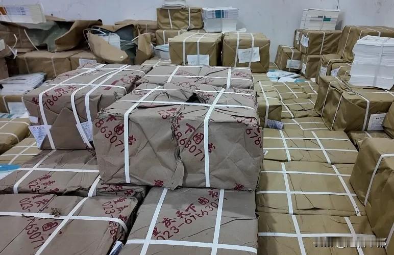 丰都5.9万名学子的新学期教材抓紧派送中！
春风拂面，丰都开学倒计时！为了让全县