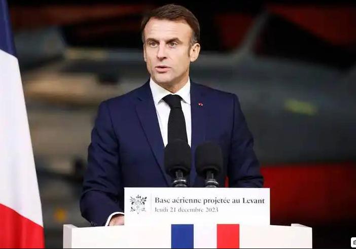 刚在日本签完声明 马克龙到韩国为何说这话

马克龙结束日本行程之后，专机直接飞抵