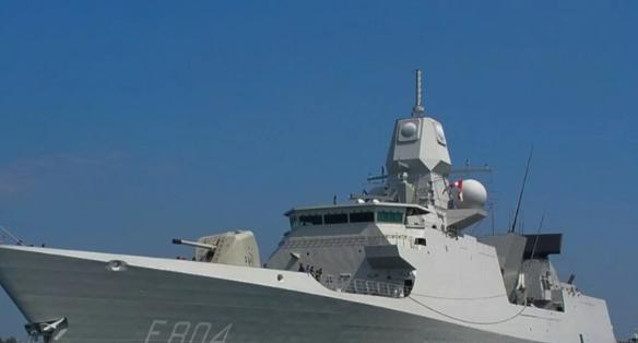 语音警告加电子干扰，海空兵力联合外逼驱离——这是南部战区近年来公开通报中措辞最硬