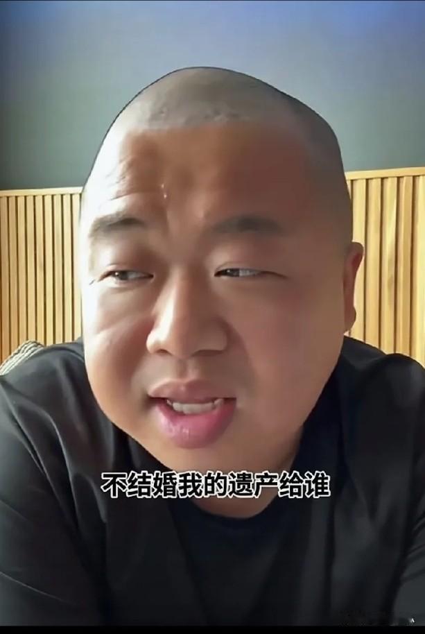 独身且财富自由的蓝战非立下遗嘱，如果有一天突发不测，70%遗产留给妈妈妹妹，30