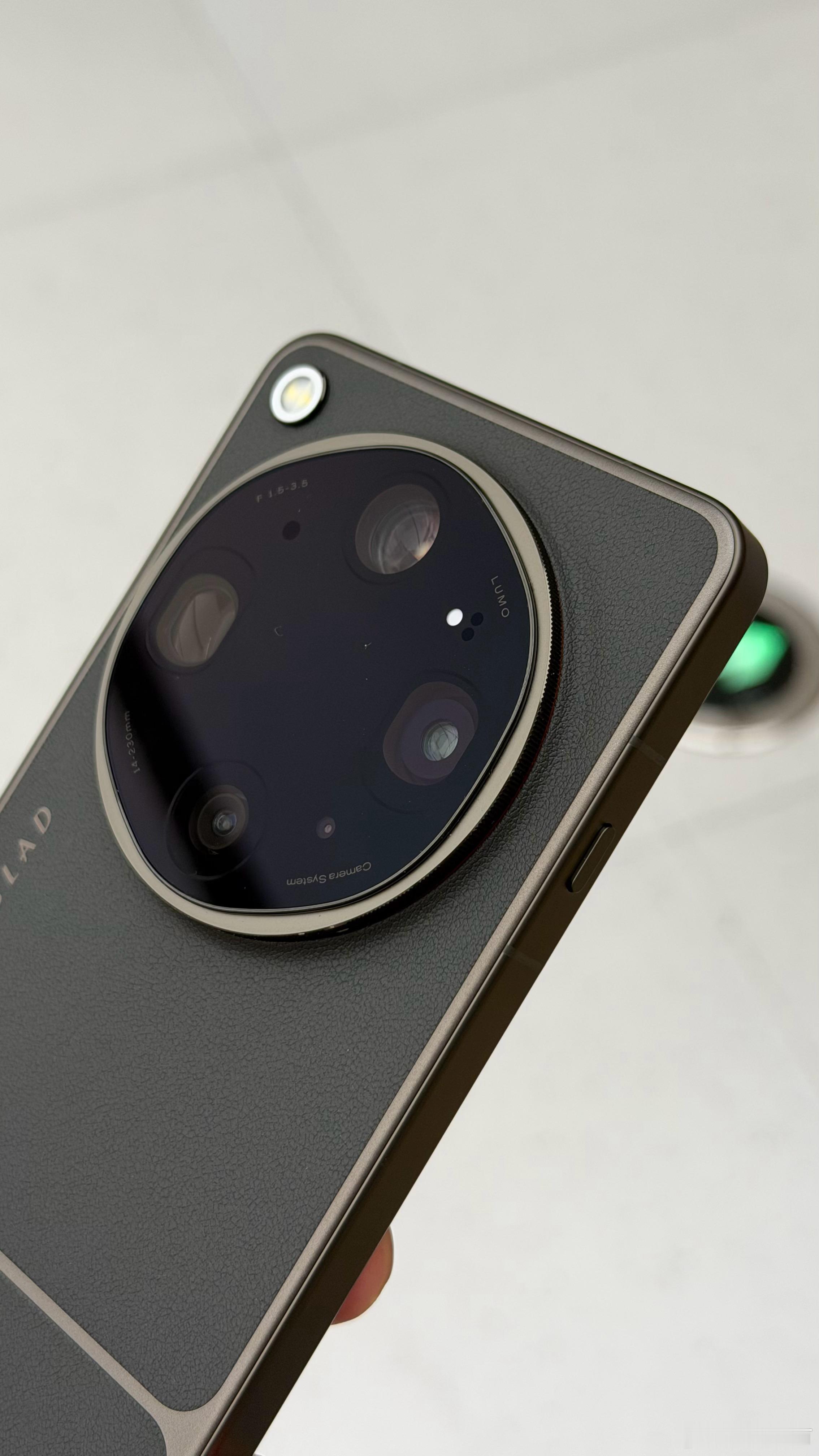 给大家看下OPPO Find X9 Ultra 大地苔原 真机实拍图说说我的上手