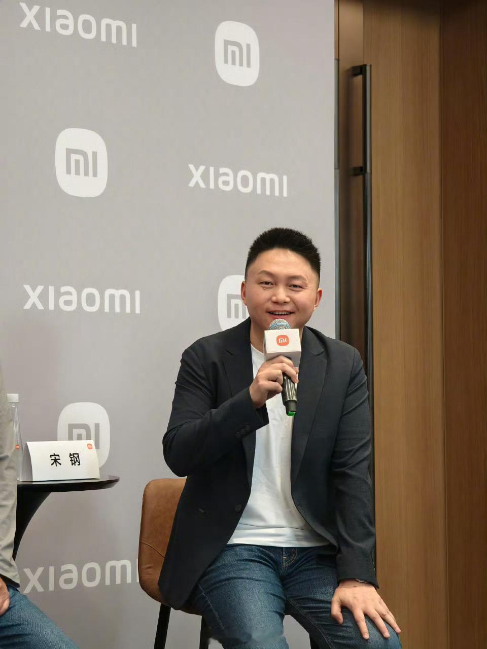 雷军说服了宋钢一年半才加入小米雷军能花一年半去挖宋钢，其实也说明小米造车是真的认