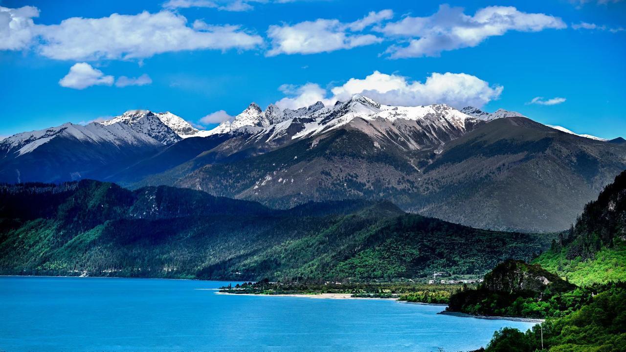 四月投资策略：聚焦低估值绩优小盘股
 
四月市场呈存量博弈特征，成交额维持1.7