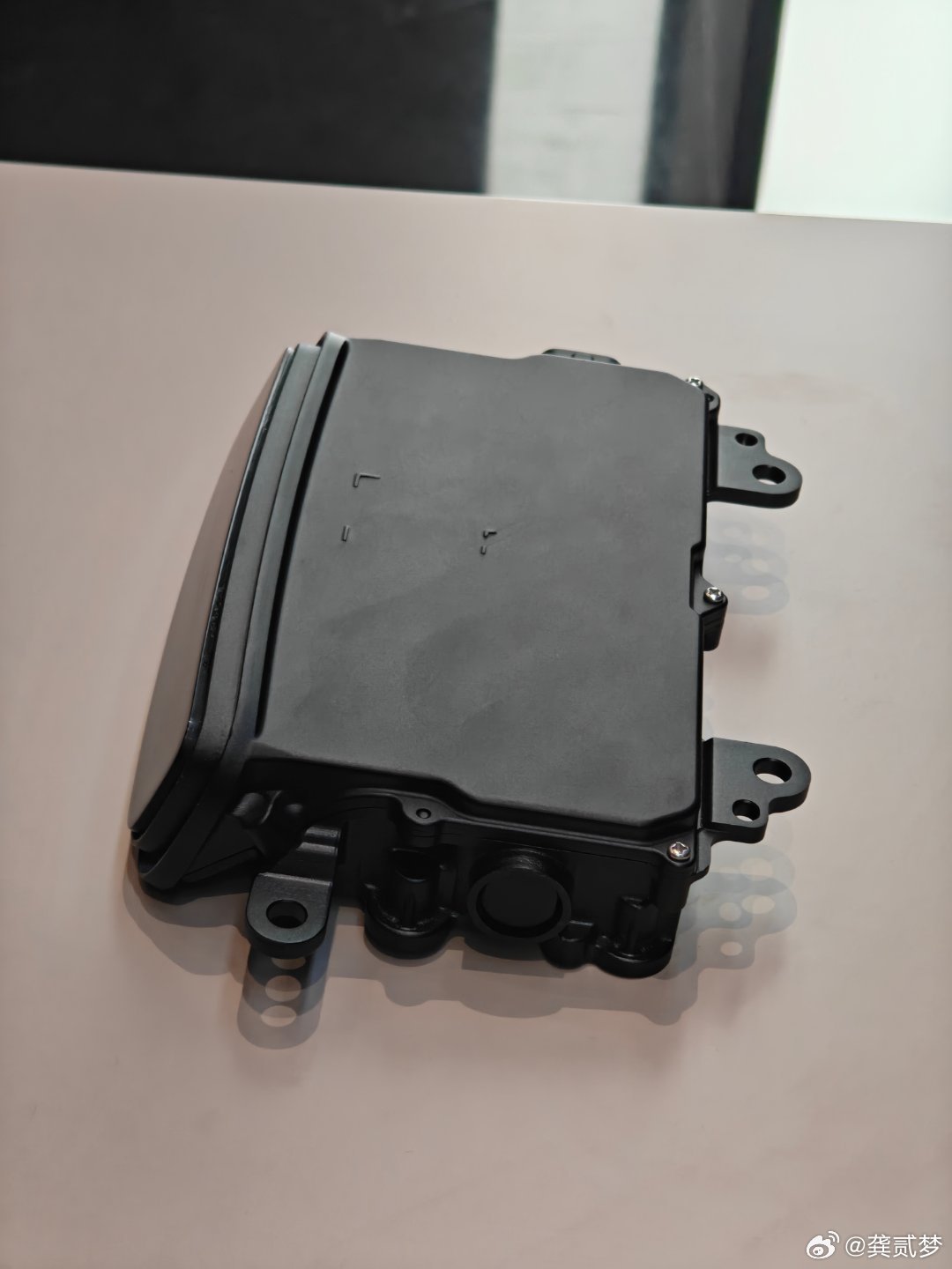 华为最新的 896线激光雷达实物 