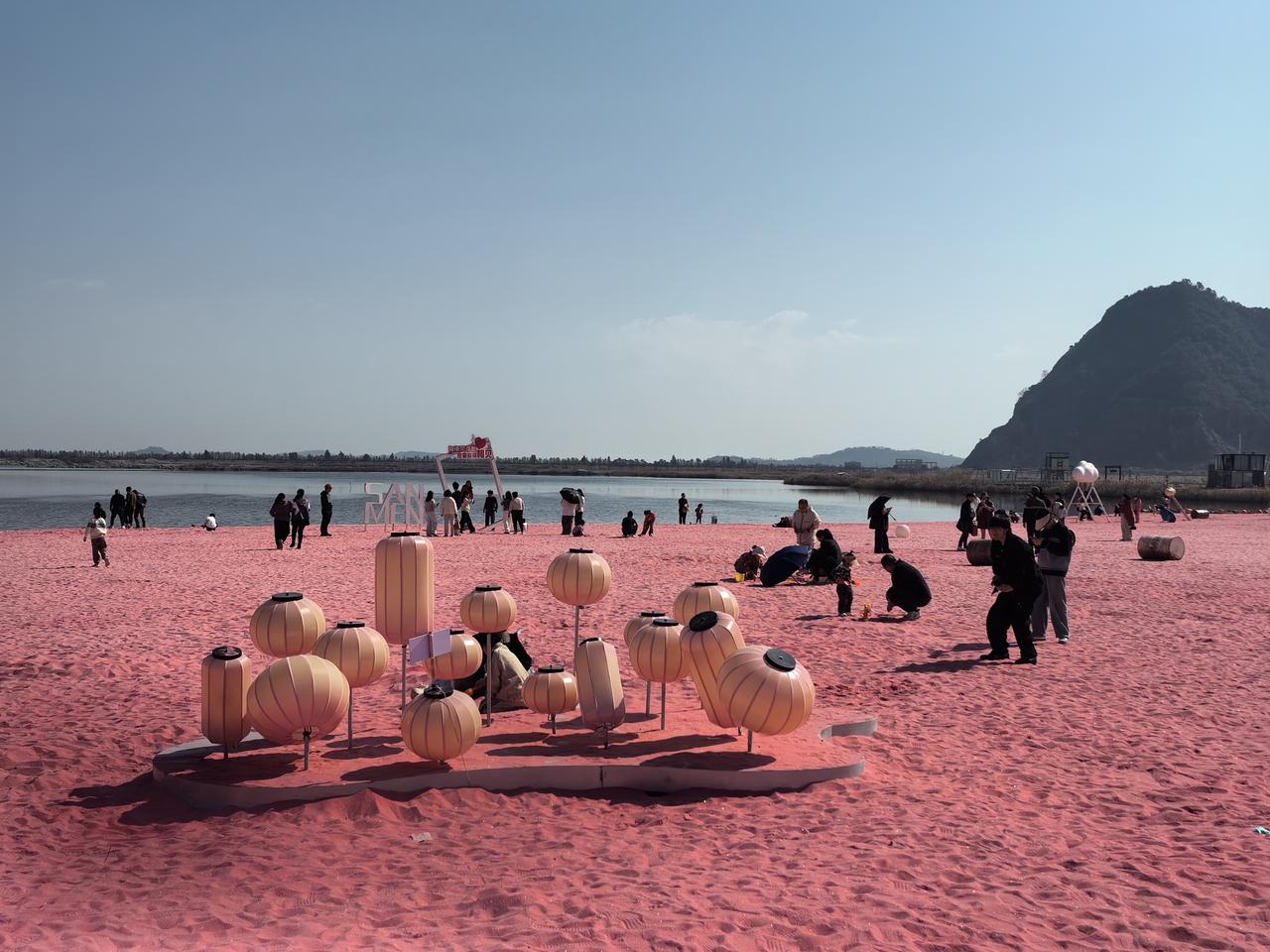 三门县金鳞湖粉色沙滩