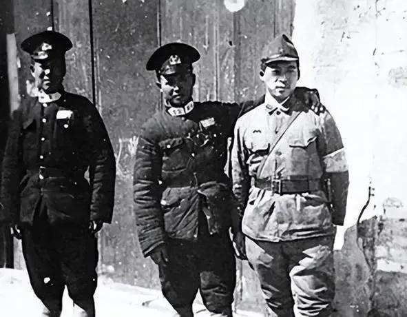 1943年，八路军机要人员刘长生携密码本投降日军，杨成武震怒不已，工兵排长宁亚川