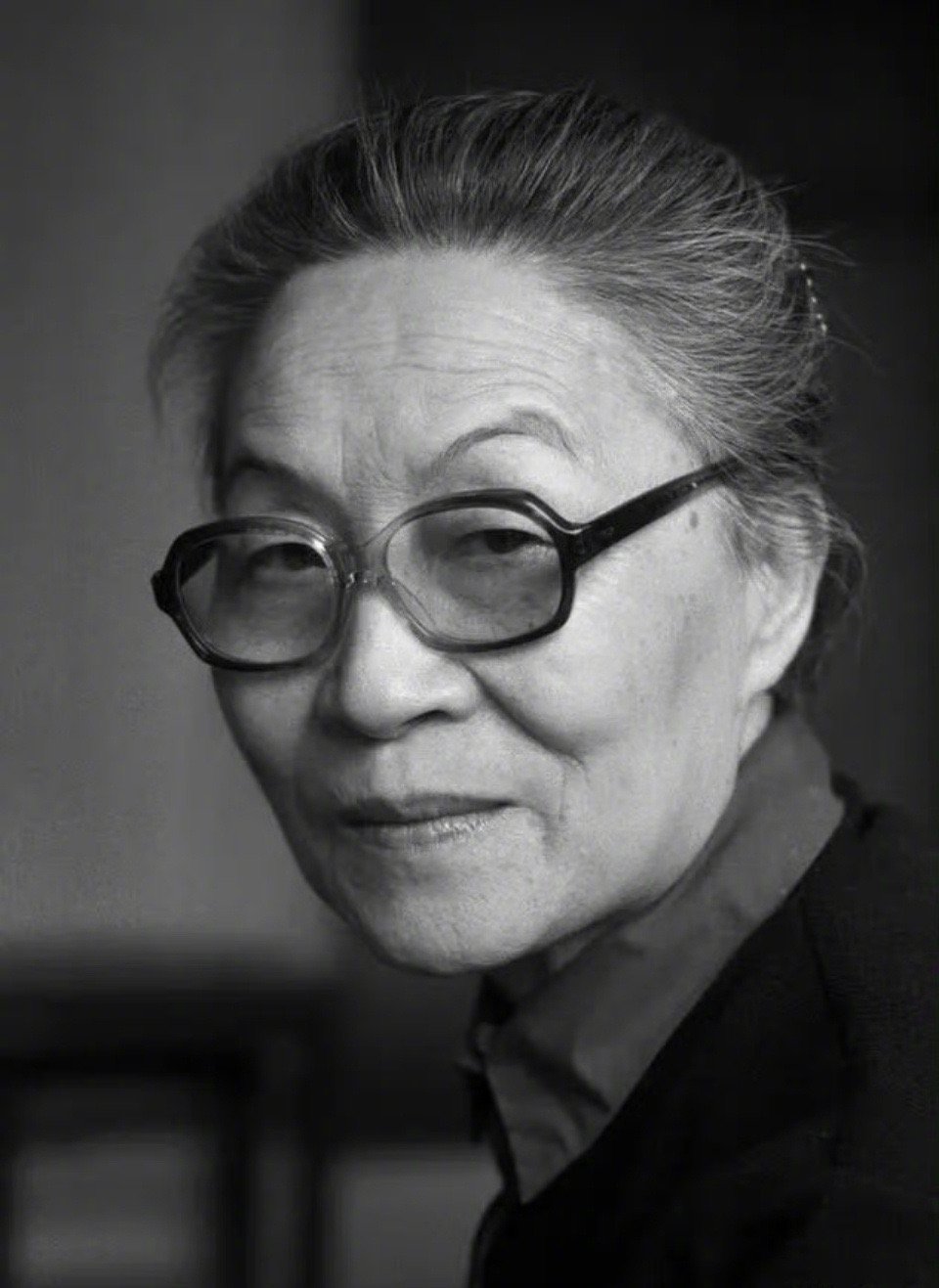 文化再高，高不过善良；容貌再美，美不过良心；才华再好，好不过品德。做人其实很简单