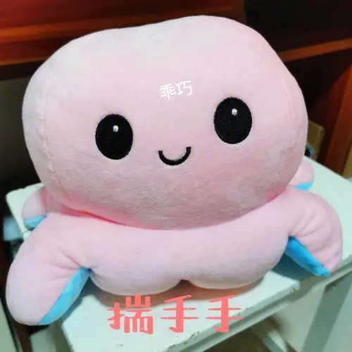 #每天一条冷知识# 拟态章鱼如果感受到有危险征兆，它们会像比目鱼一样游泳。如果这