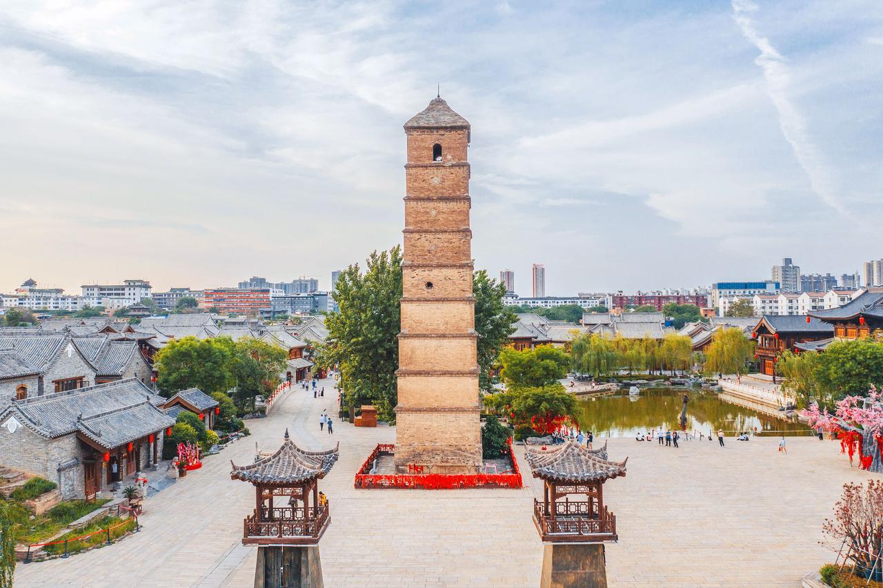 西周建洛邑城的目的是什么?西周建洛邑的核心目的是构建"东西两京"的双核统治体系，