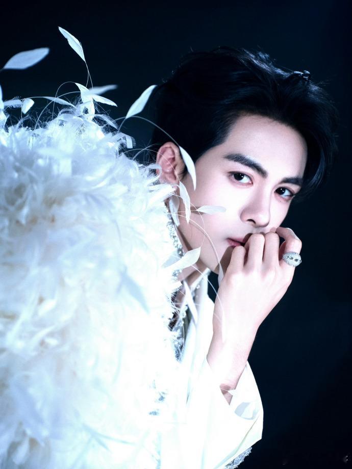 好白净的曾舜晞微博之夜