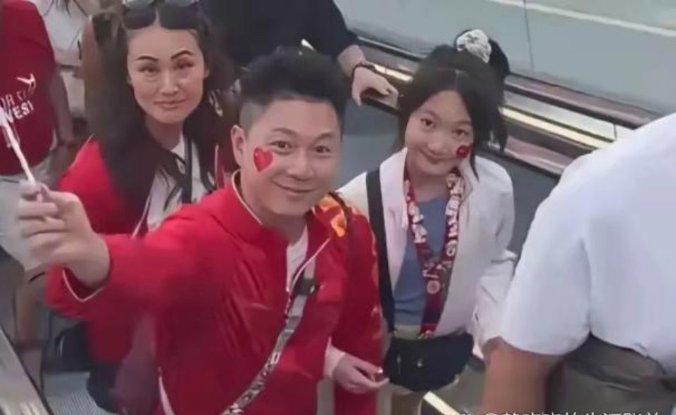 李小鹏的老婆怎么老这么快？ ​​​