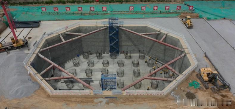 西安东三环至临潼快速路（东临路）有新进展

近日，上跨西康铁路的斜拉转体桥主墩球