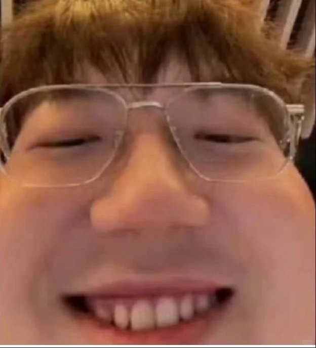 米苏晒晚餐让粉丝先吃米苏自称老大被九尾线下单杀 米苏转头投小团怀抱？原来是美团小