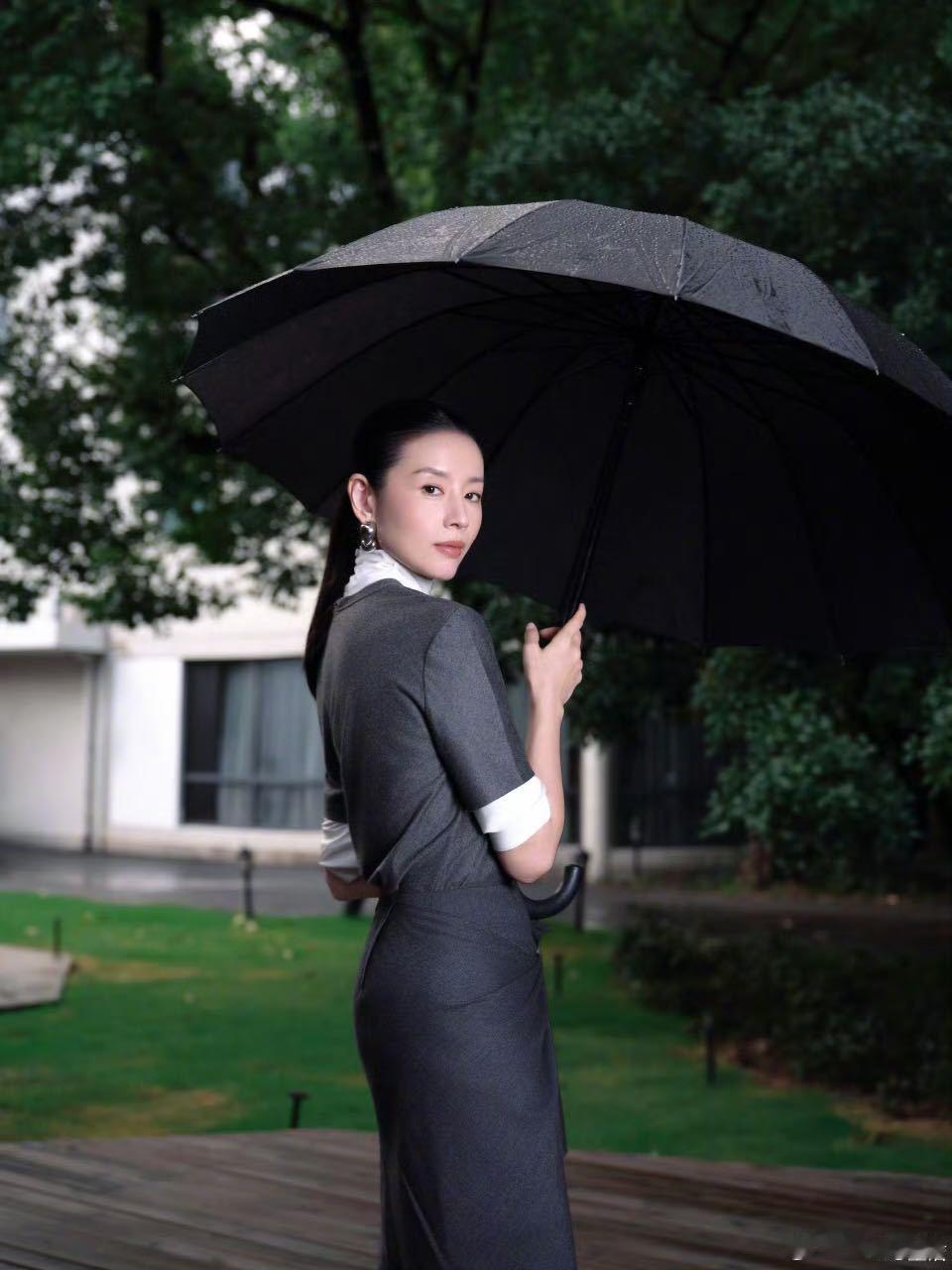 董洁顶级骨相 这颌面也太优越了吧！发型随便搞都好看，羡慕哭 ​​​