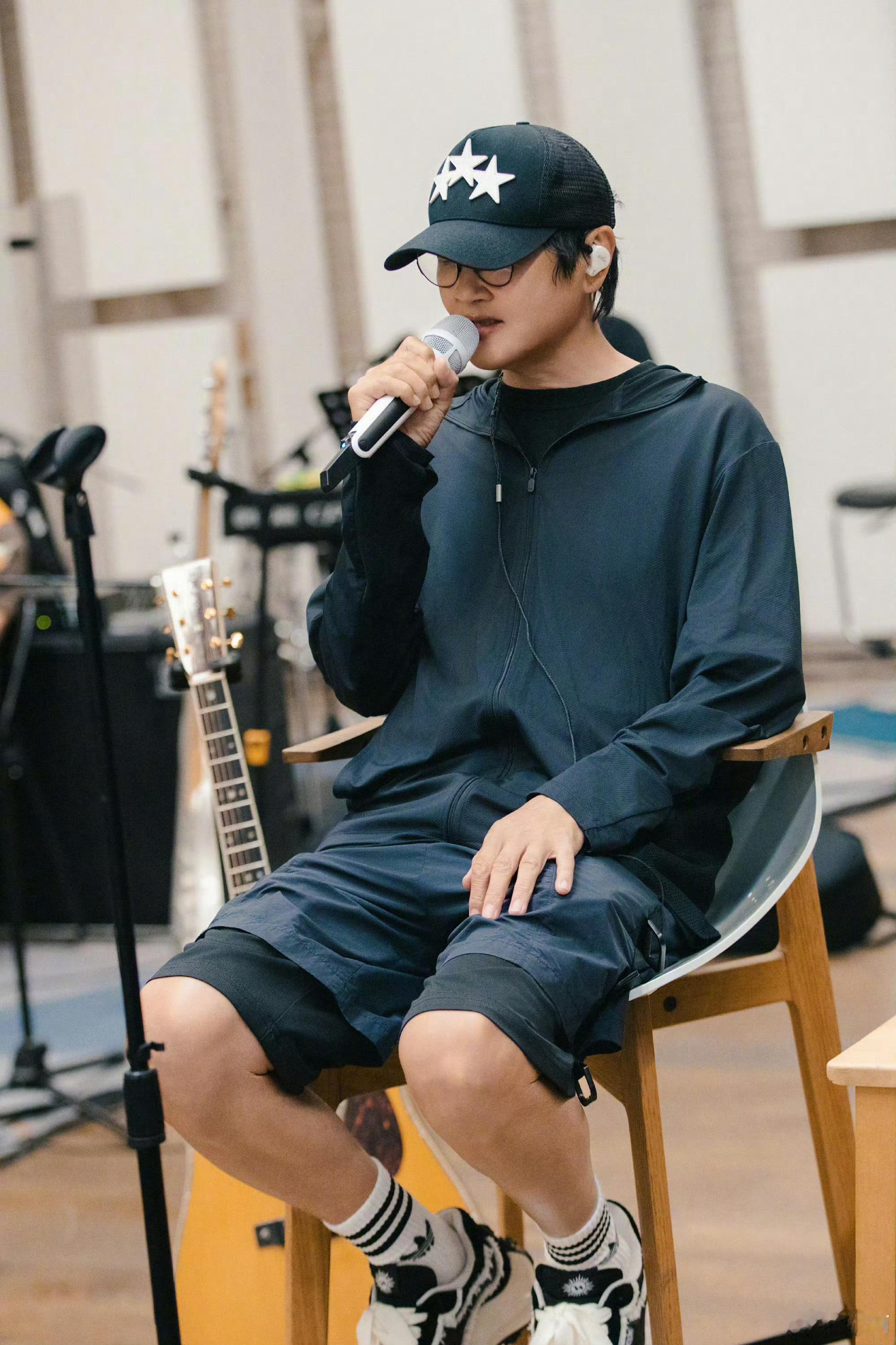 张彬彬听孙楠唱歌的反应张睿辟谣被披哥拒绝4次张彬彬演我看偶像唱歌，一脸陶醉啊！太