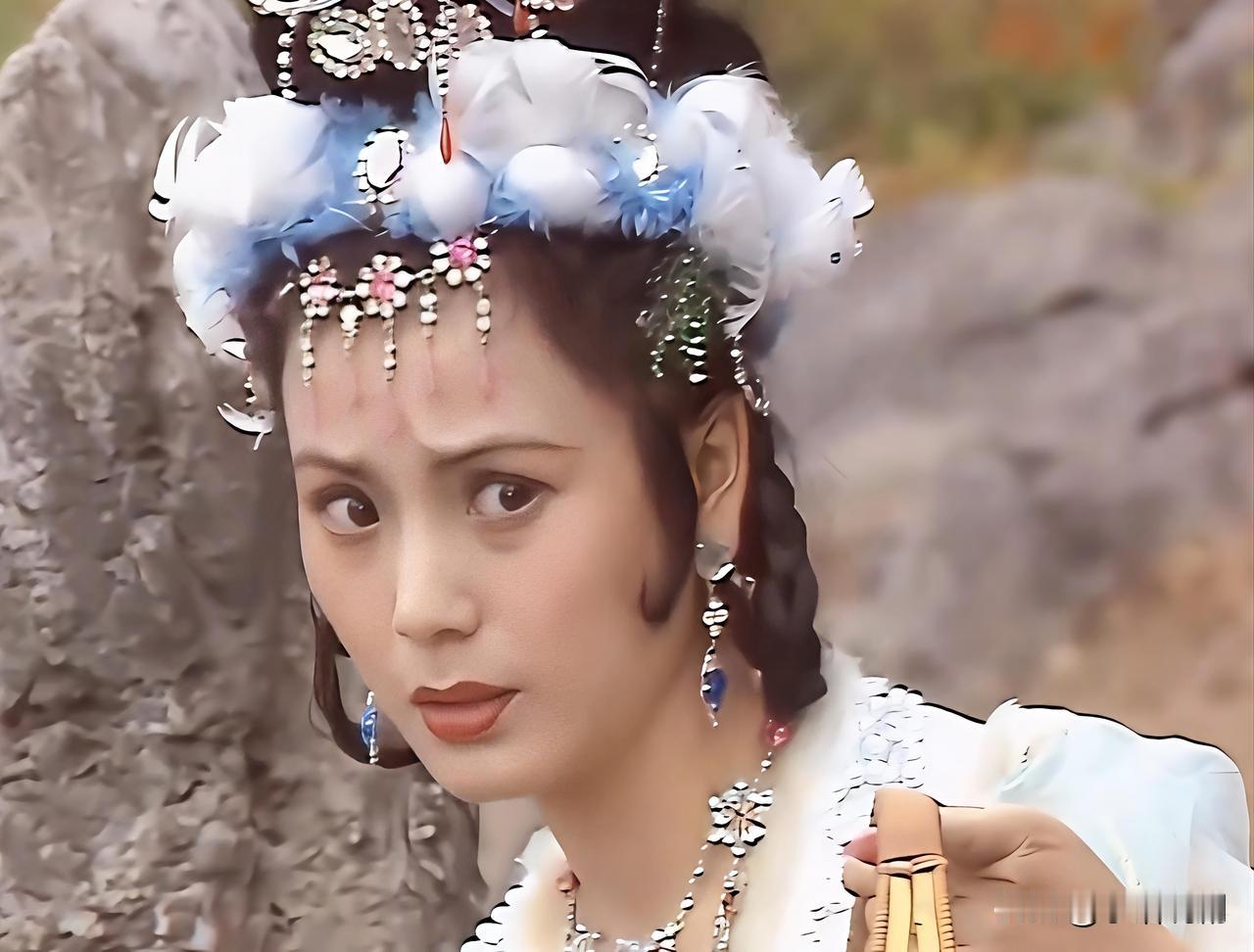 玉面公主，又叫玉面狐狸，居住在积雷山摩云洞，本体是一只修炼千年的狐妖，是万妖狐王