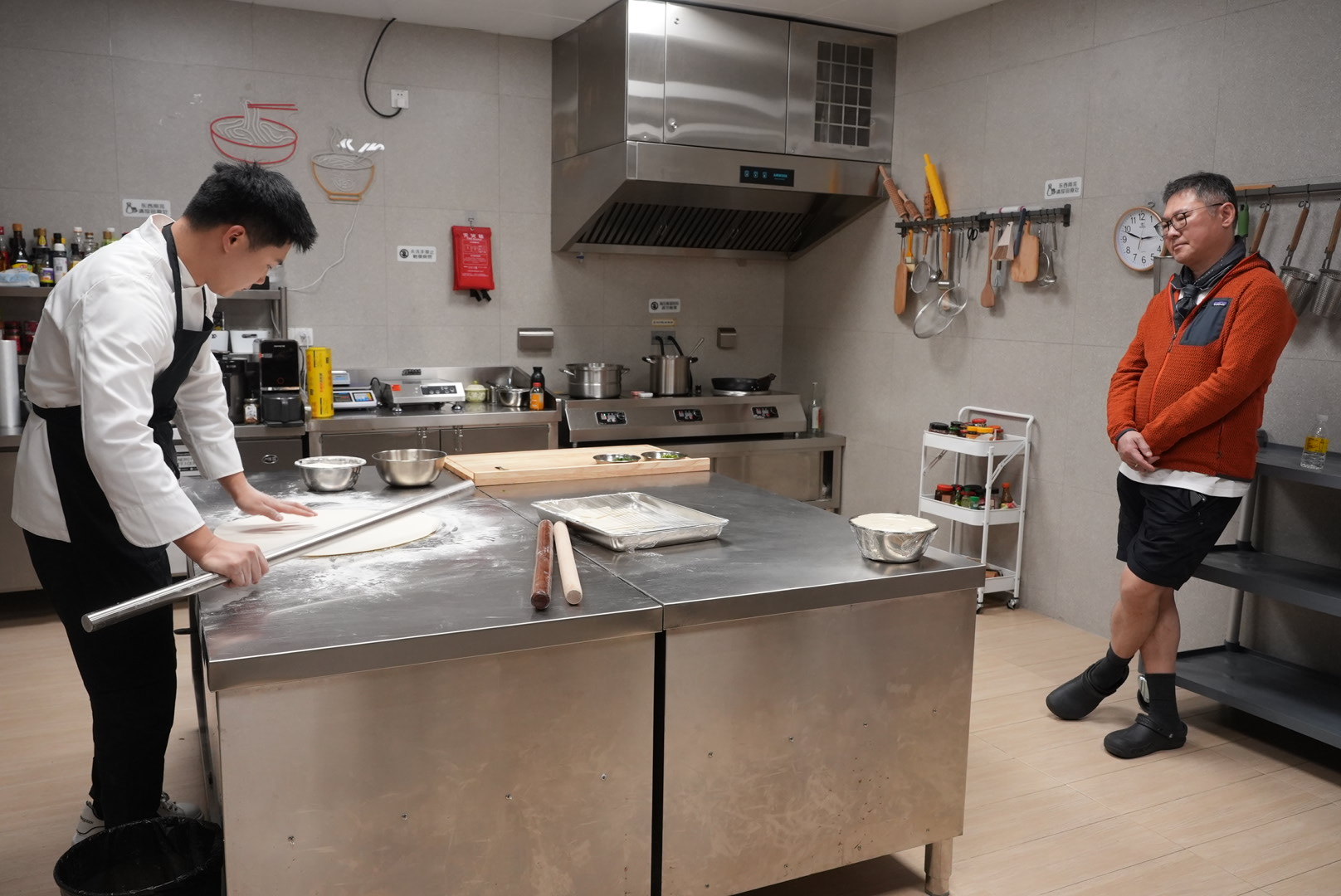 david老师来看我做面啦 