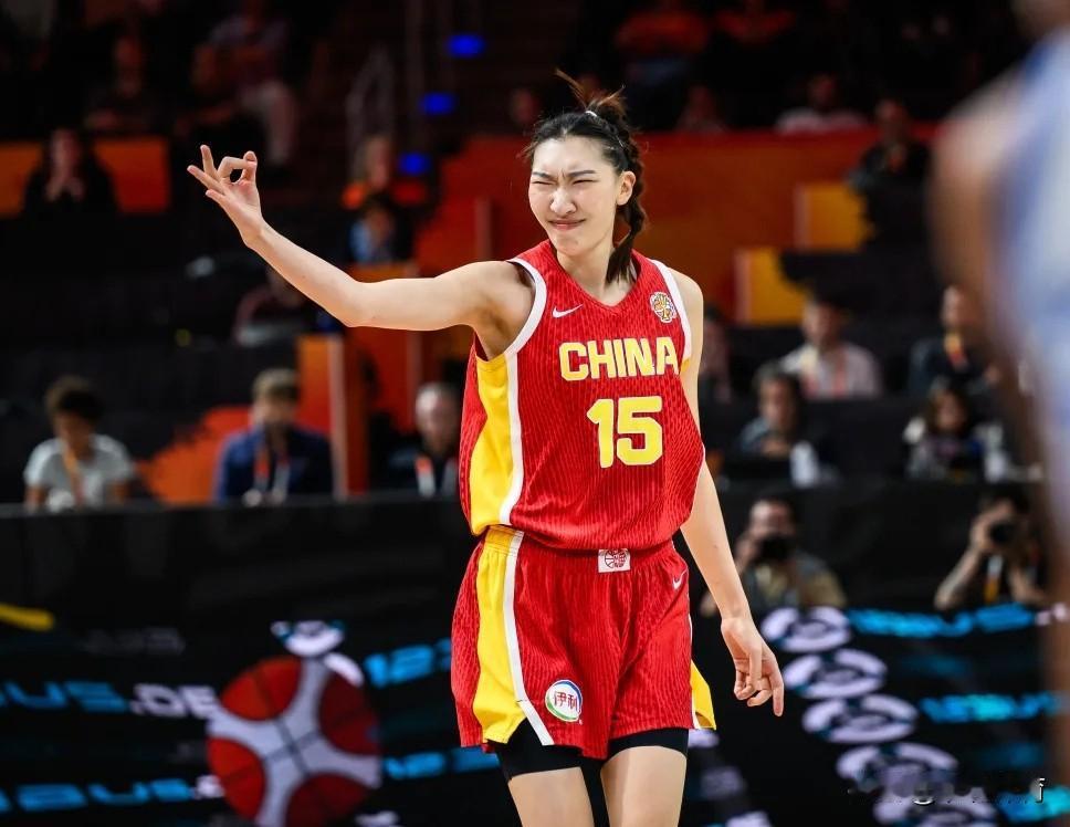韩旭简直是小球时代完美的内线模板！即使小宝来了也不好使！
本届女篮世界杯，由于李