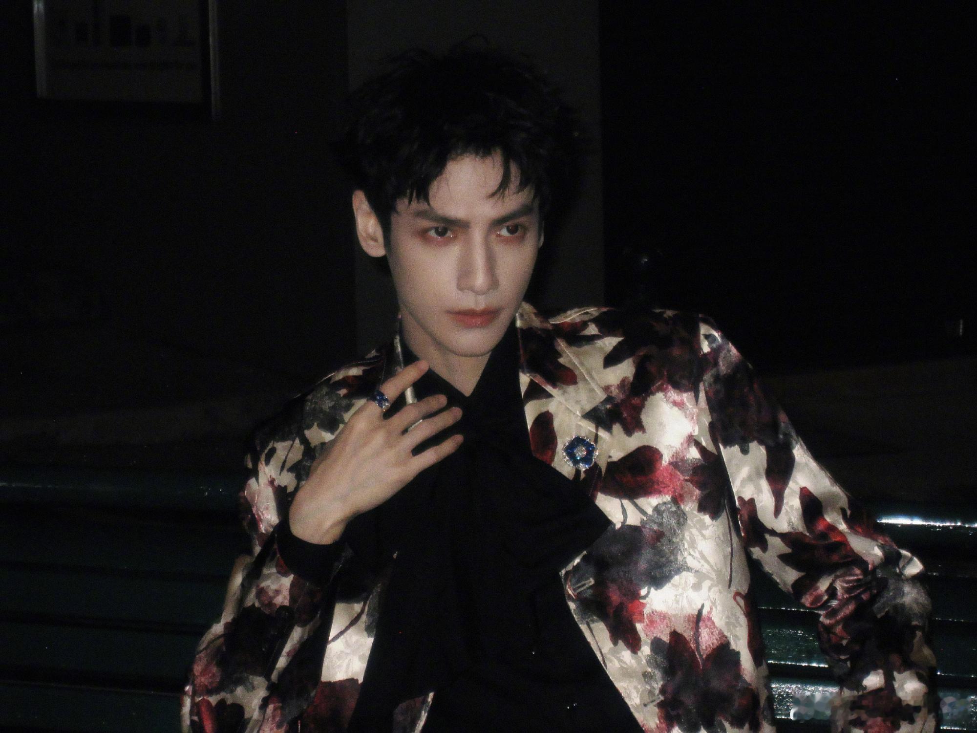 罗云熙骗你的 这么多年我还是只喜欢你这张脸