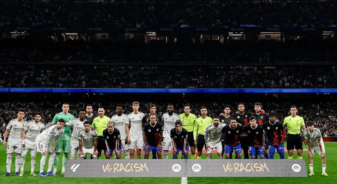 西甲本轮在伯纳乌进行的马德里德比开赛前，皇家马德里与马德里竞技两队球员，与本场比